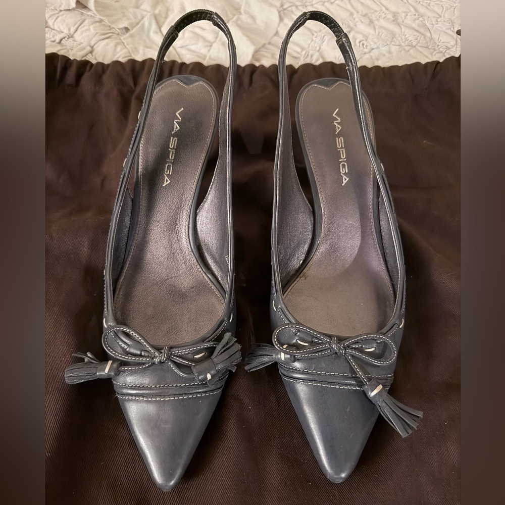 Via Spiga Navy Pointed-Toe Slingback Heels with Bow & Tassel